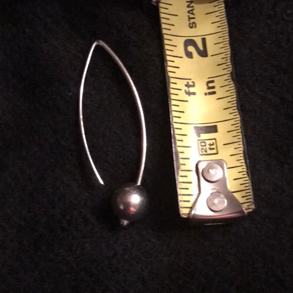 Sterling silver wire with bead earrings - Picture 2 of 2